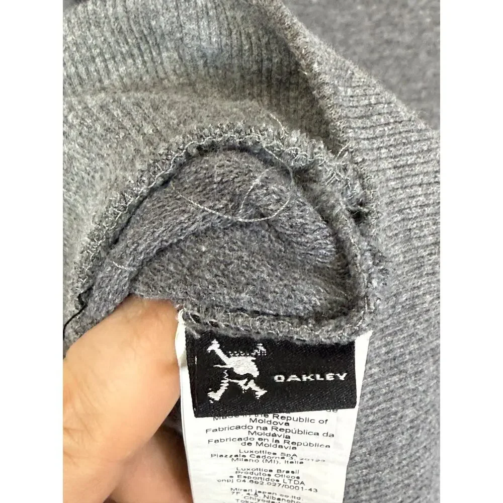 Oakley, Grey Hoodie. Size XL. In excellent condition!